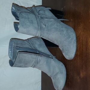 4/$30 Gray Christian Siriano for Payless boots 9.5 **